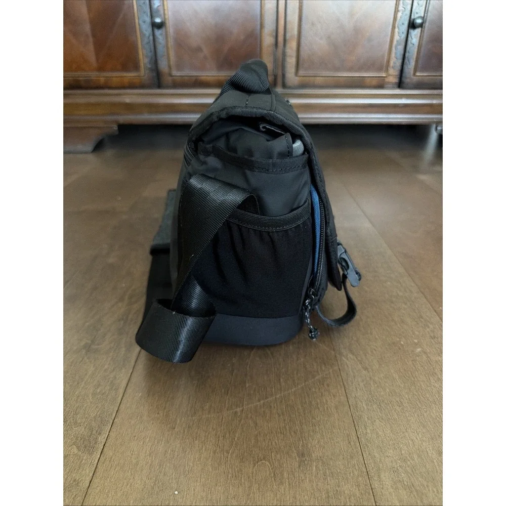 Tenba DNA 9 Slim Messenger Bag Camera Case 10x9x3 Used